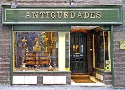Location and structure of an antique shop